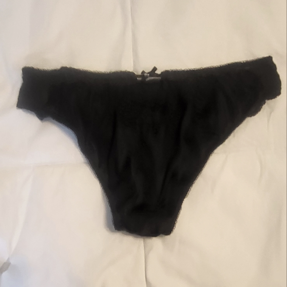 Victoria's Secret Low Rise Black lacy Bikini size M